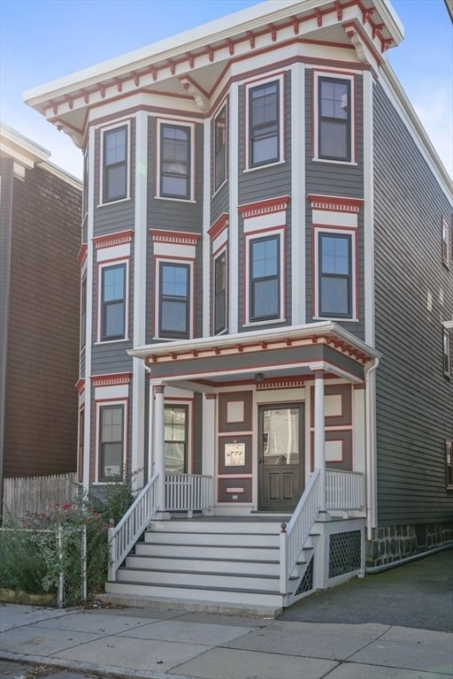 property at 21-1/2 Mt Vernon St