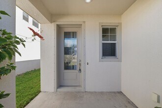 1556 N River Cir in Tarpon Springs, FL - Building Photo - Building Photo
