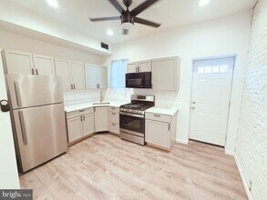 2142 Penrose Ave in Baltimore, MD - Foto de edificio - Building Photo