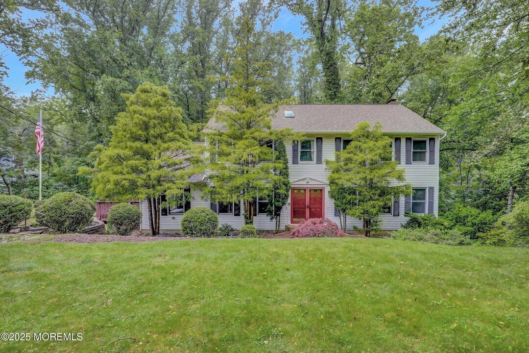805 Church Ln in Middletown, NJ - Building Photo