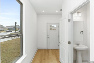 401 W Commerce St in San Antonio, TX - Foto de edificio - Building Photo