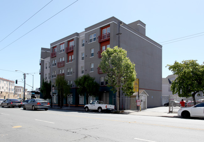 Bernal Gateway Apartments in San Francisco, CA - Building Photo - Building Photo