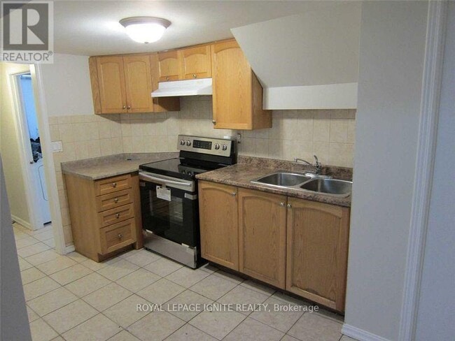 984 Kennedy Rd in Toronto, ON - Building Photo - Building Photo