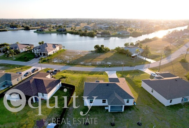 1827 NW 10th St in Cape Coral, FL - Building Photo - Building Photo