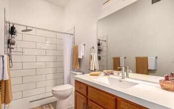 2424 W Vía Di Silvio in Tucson, AZ - Building Photo - Building Photo