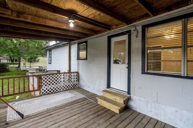 503 Carrell St in Tomball, TX - Building Photo - Building Photo