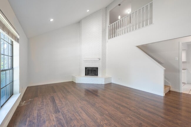 9348 Highedge Cir in Dallas, TX - Building Photo - Building Photo