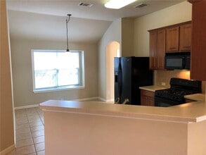 4105 Meadow Bluff Way in Round Rock, TX - Building Photo - Building Photo