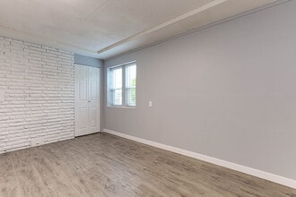 809 Duthie Ave in Burnaby, BC - Building Photo - Building Photo