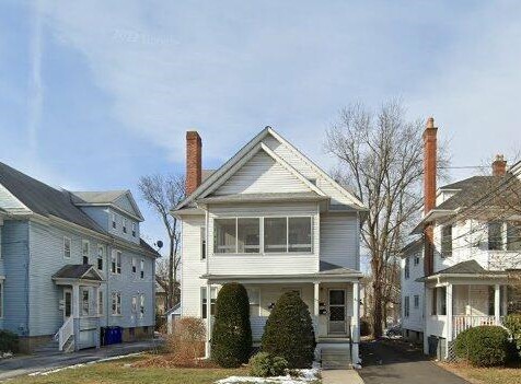 49 Maplewood Ave, Unit #2 in West Hartford, CT - Building Photo