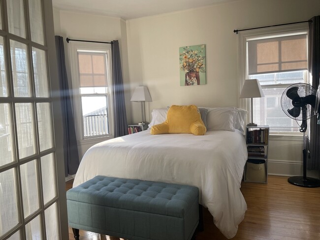 32 Glen Rd, Unit #1 in Boston, MA - Building Photo - Building Photo