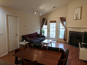 13 Captains Ct, Unit 5 in Madison, WI - Building Photo - Building Photo