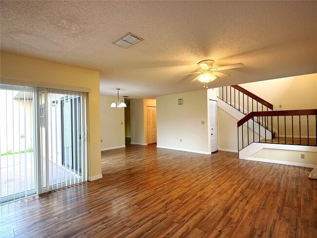 467 Hunter Cir in Kissimmee, FL - Foto de edificio - Building Photo