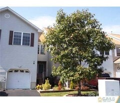 18 Lakeview Dr in Helmetta, NJ - Building Photo