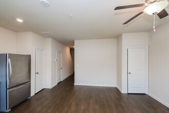604 Highwood Ln in East Point, GA - Building Photo - Building Photo