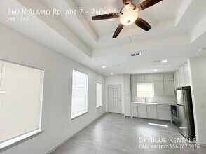 740 N Alamo Rd in Alamo, TX - Building Photo - Building Photo