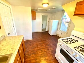 817 Anaheim St, Unit 4 in Pittsburgh, PA - Building Photo - Building Photo