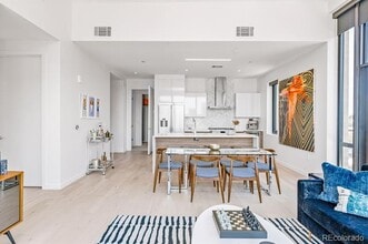 210 St Paul St in Denver, CO - Foto de edificio - Building Photo