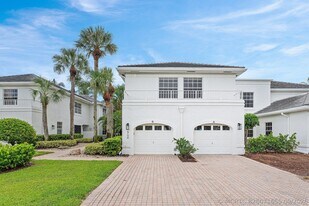 5190 Lake Catalina Dr in Boca Raton, FL - Building Photo