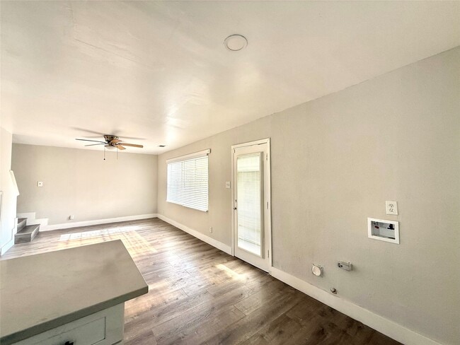 7119 S Gessner Rd in Houston, TX - Foto de edificio - Building Photo