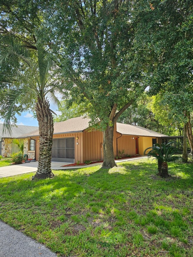 51 Golfview Ct in Homosassa, FL - Foto de edificio - Building Photo