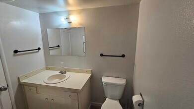 1047 Wharf St, Unit 1047 Wharf St in Brookings, OR - Building Photo - Building Photo