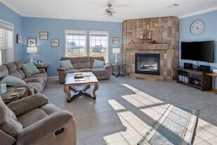 975 Dolly St in Gilchrist, TX - Building Photo