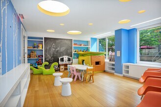 170 E 87th St-Unit -: E3C in New York, NY - Building Photo - Building Photo