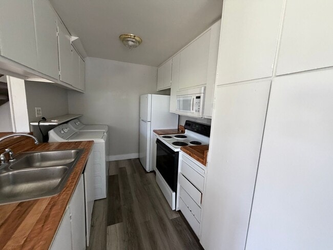 641 Oakwood Dr in Sparks, NV - Building Photo - Building Photo