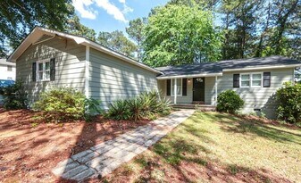 5320 Brentwood Rd in Atlanta, GA - Building Photo