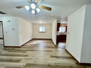 2146 E Bennett St in Springfield, MO - Building Photo - Building Photo