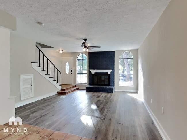 2052 Lakeside Dr in Seabrook, TX - Foto de edificio - Building Photo