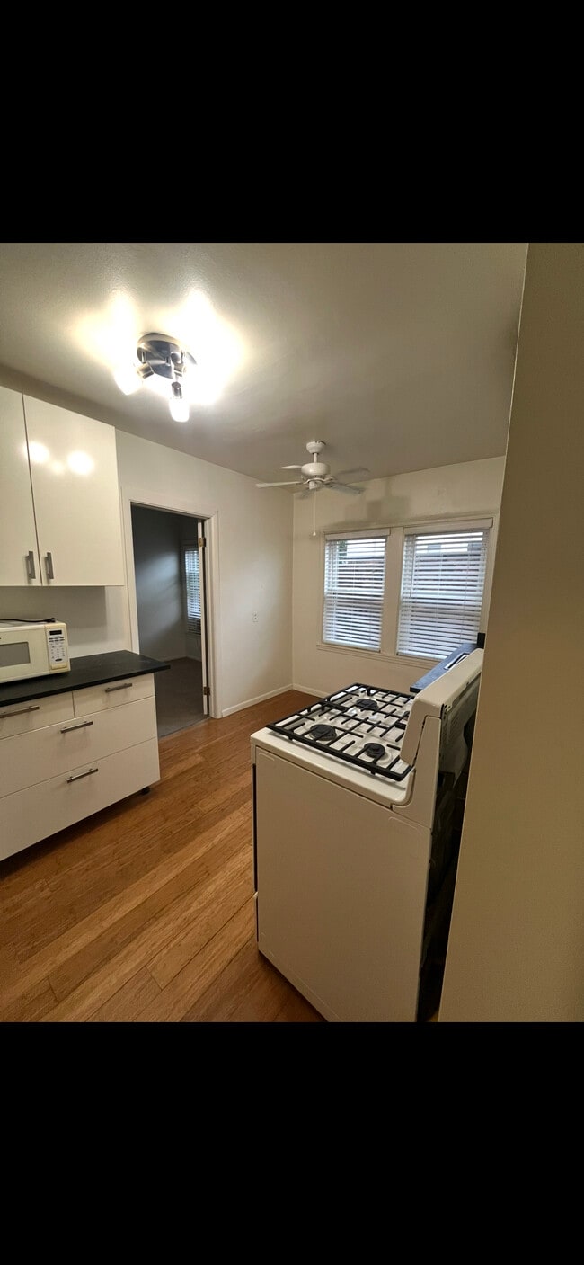 2004 E 125th St, Unit 6 in Cleveland, OH - Foto de edificio - Building Photo
