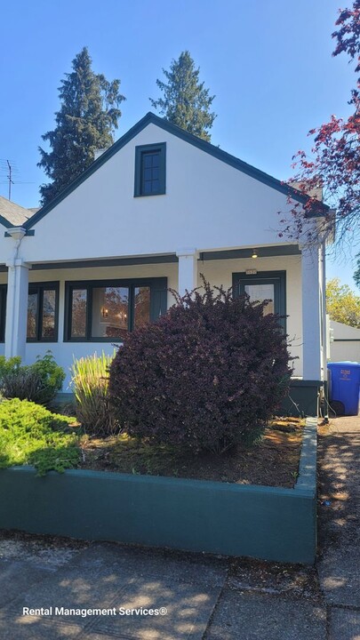 3620-3628-3628 NE 45th Ave in Portland, OR - Building Photo