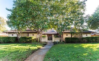 7726 Village Trail Dr