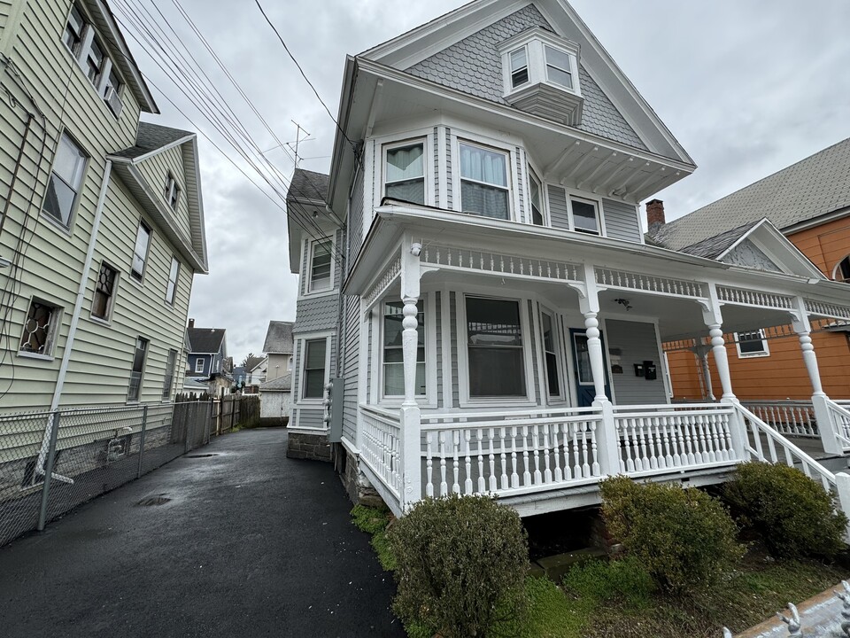 216 Ogden St-Unit -1 in Bridgeport, CT - Foto de edificio