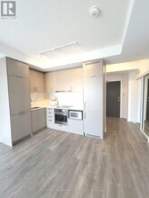 808-860 HONEYCRISP Crescent in Concord, ON - Building Photo - Building Photo