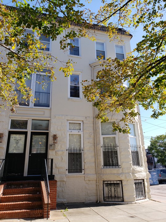 2501 Maryland Ave in Baltimore, MD - Building Photo