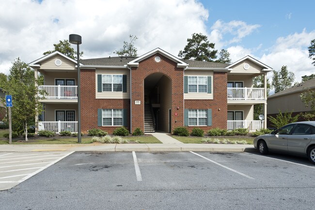 Powell Place Apartments in Barnesville, GA - Foto de edificio - Building Photo