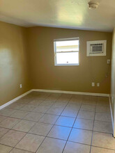 3326 Highland Ave-Unit -#B in Ft. Myers, FL - Building Photo - Building Photo