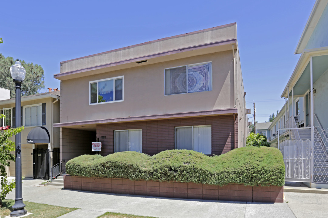 2517 N St in Sacramento, CA - Building Photo