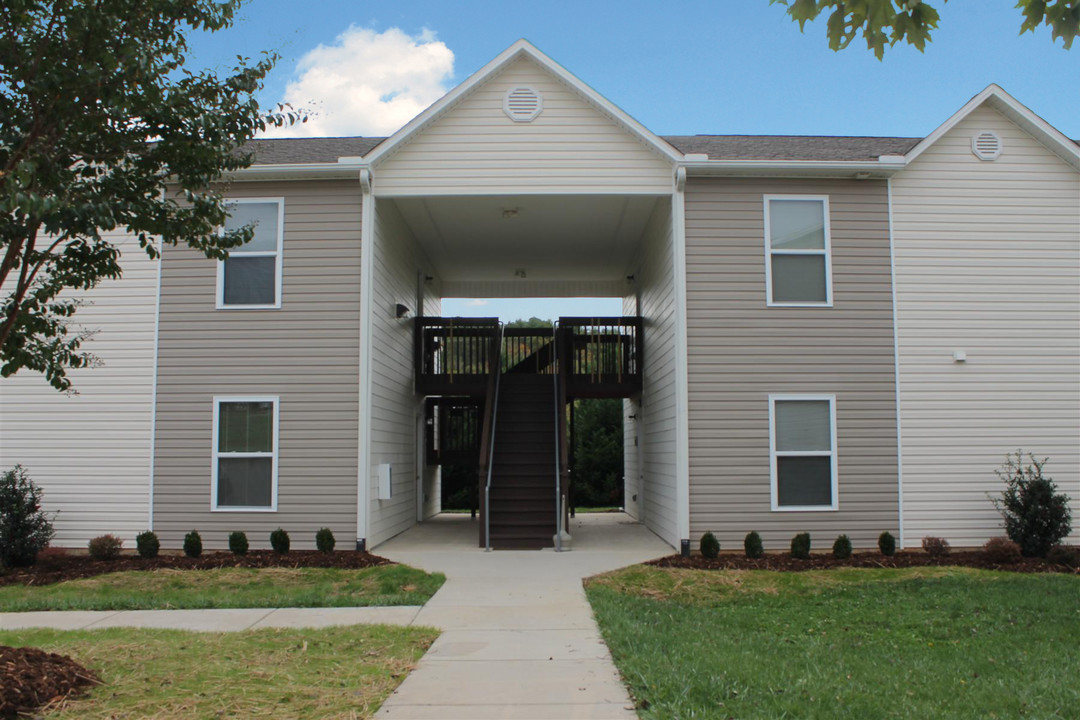 Weaverville Commons in Weaverville, NC - Building Photo