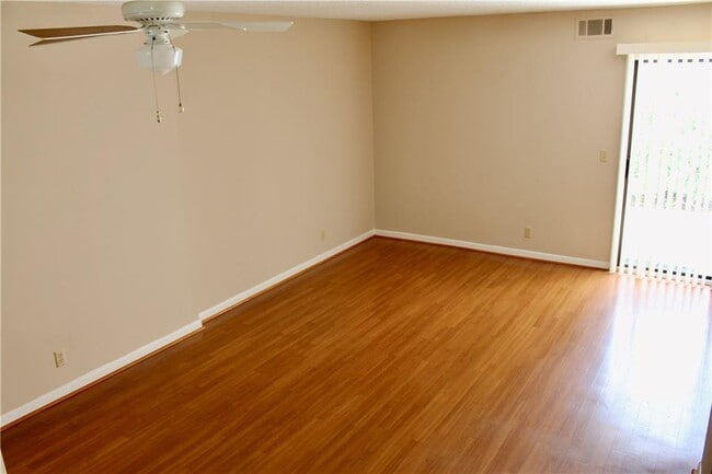 1000 Mallery St in St. Simons Island, GA - Foto de edificio - Building Photo