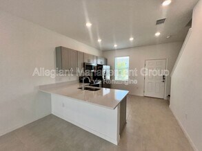 3200 Skyline Lp in Kissimmee, FL - Building Photo - Building Photo