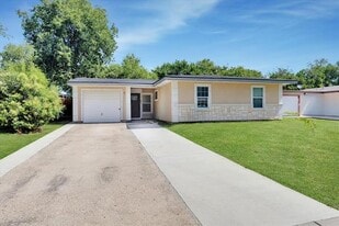 2509 Avenel Dr in Farmers Branch, TX - Building Photo