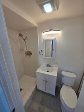 1 2nd Ave W in Harbor City, CA - Foto de edificio - Building Photo