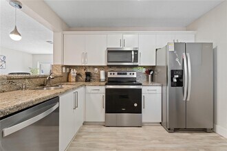 4736 NW 114th Ave in Doral, FL - Foto de edificio - Building Photo