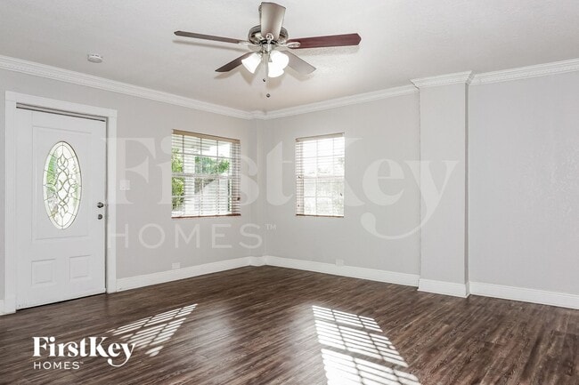 1579 NE 182nd St in North Miami Beach, FL - Building Photo - Building Photo