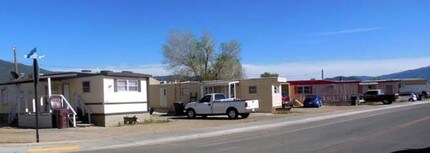 112 Camino de la Merced in Taos, NM - Foto de edificio - Building Photo