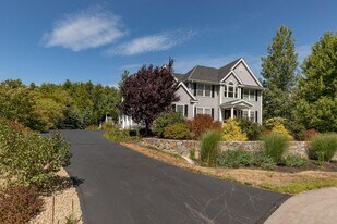 32 Olive Meadow Ln in Dover, NH - Building Photo
